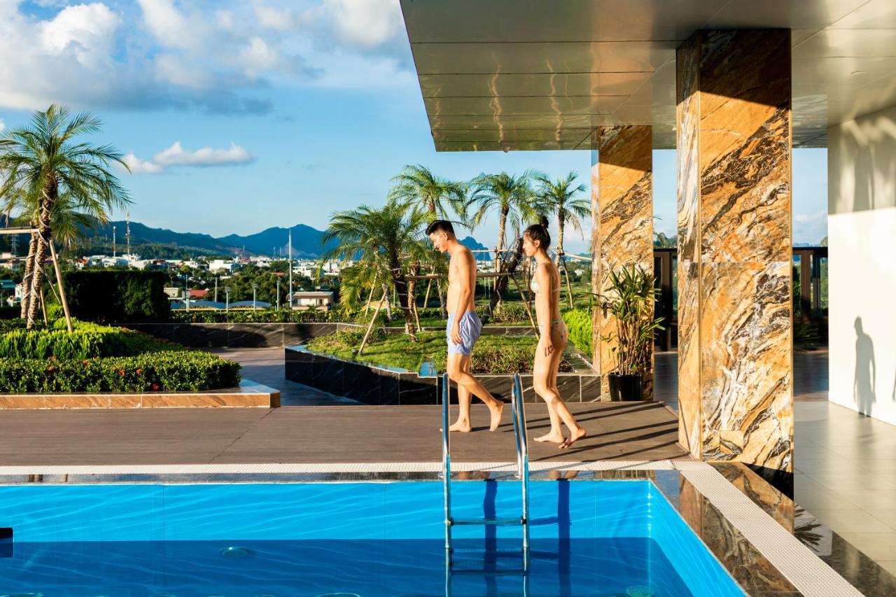 Diamond Hotel Van Don Cam Pha Bagian luar foto