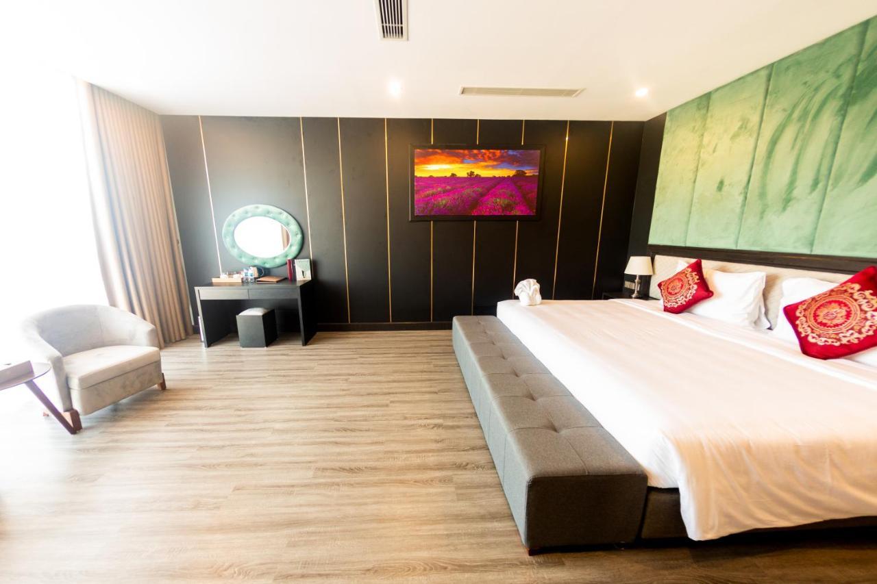 Diamond Hotel Van Don Cam Pha Bagian luar foto