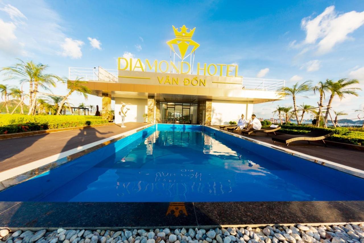 Diamond Hotel Van Don Cam Pha Bagian luar foto