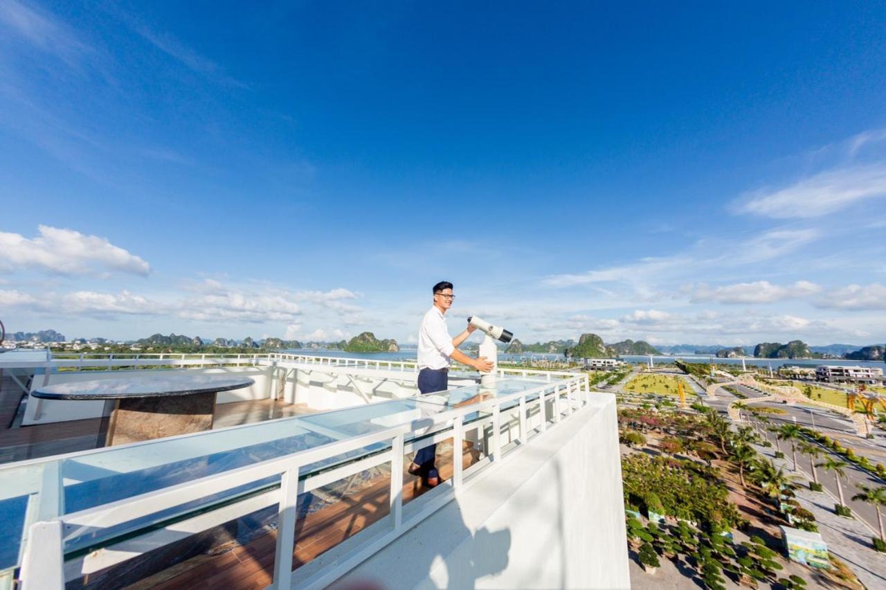 Diamond Hotel Van Don Cam Pha Bagian luar foto