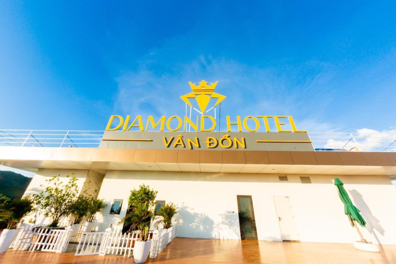 Diamond Hotel Van Don Cam Pha Bagian luar foto