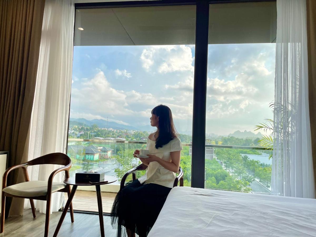 Diamond Hotel Van Don Cam Pha Bagian luar foto