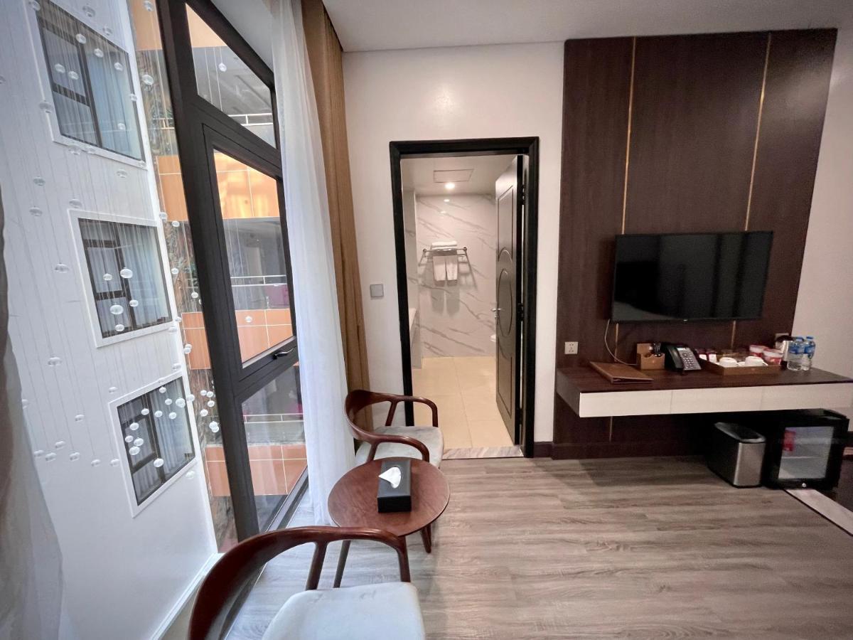 Diamond Hotel Van Don Cam Pha Bagian luar foto