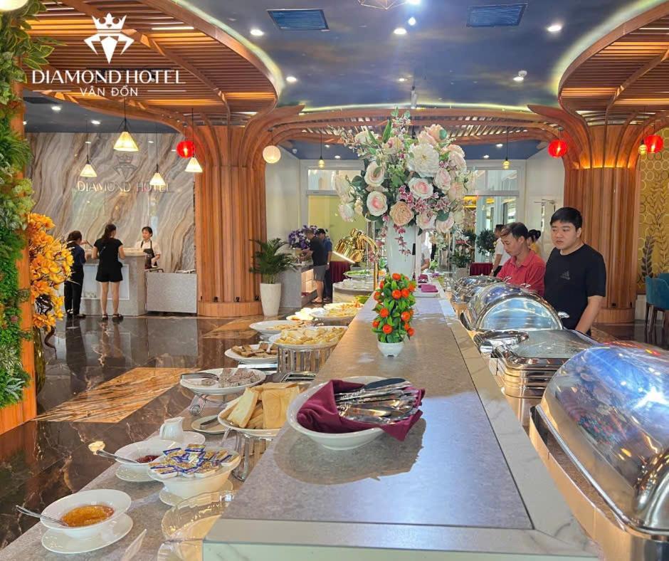 Diamond Hotel Van Don Cam Pha Bagian luar foto