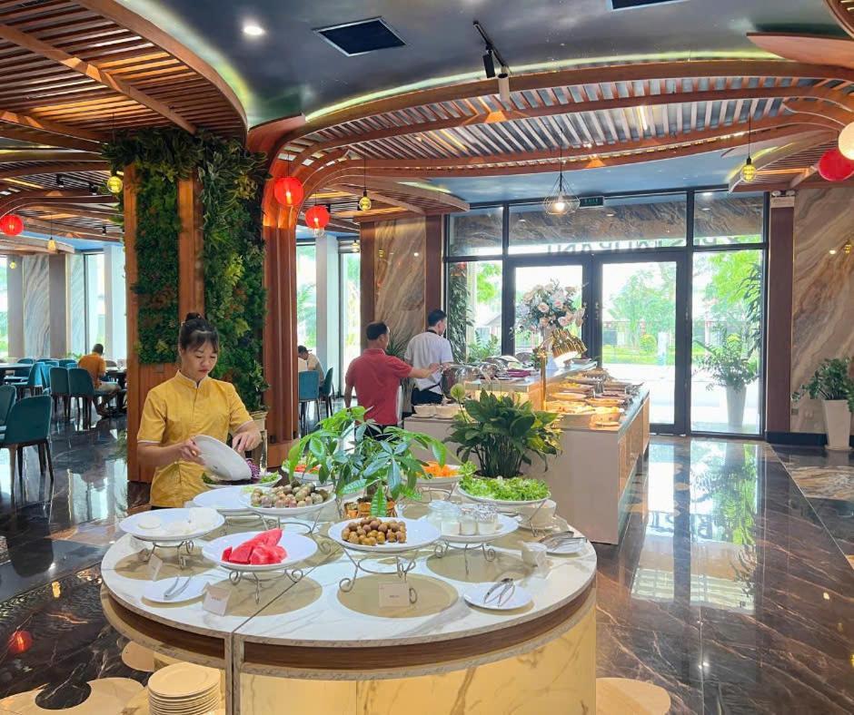 Diamond Hotel Van Don Cam Pha Bagian luar foto