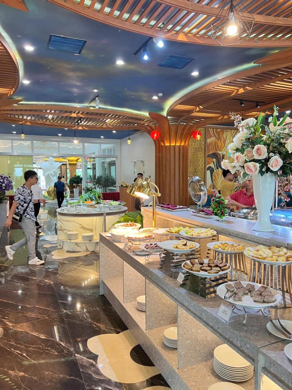 Diamond Hotel Van Don Cam Pha Bagian luar foto