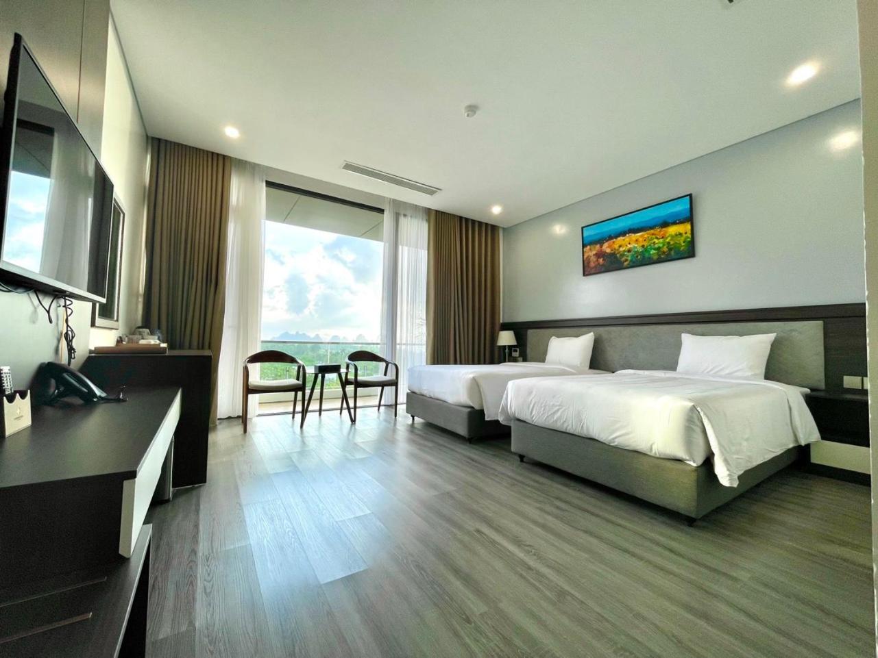 Diamond Hotel Van Don Cam Pha Bagian luar foto